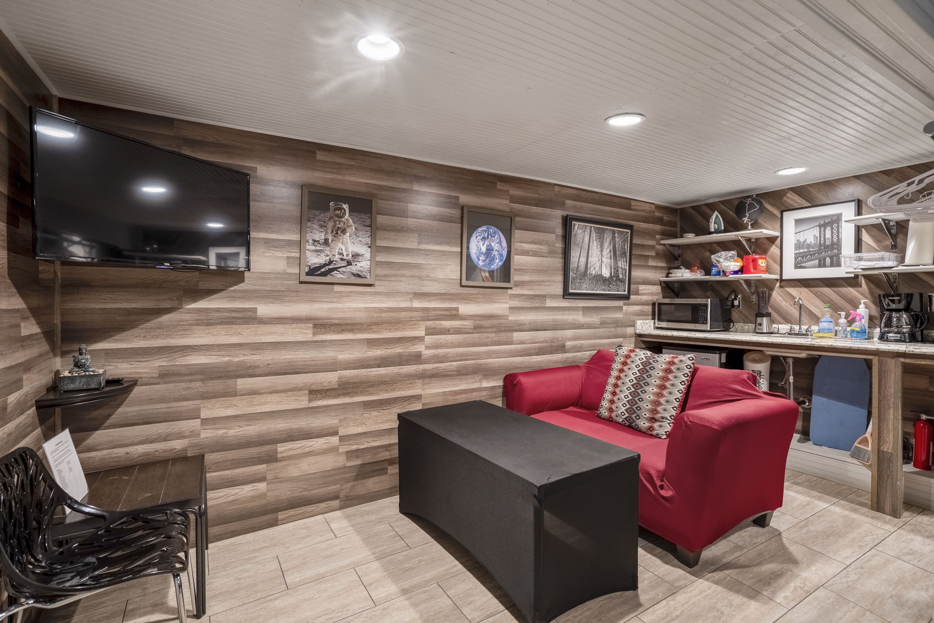 East Downtown Modern Cabin