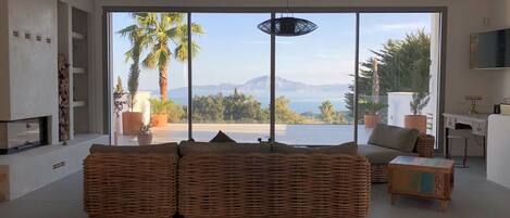 Smart TV, fireplace, music library