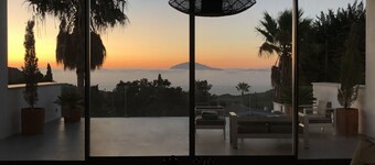 Apartment with infinity pool in the heart of the Strait of Gibraltar Natural Park