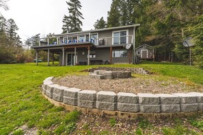 Exterior - Lovely Seaside Escape! Private Beach! (Anderson Island)
