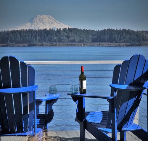 Lovely Seaside Escape! Private Beach!