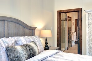 5 habitaciones, tabla de planchar con plancha, wifi y ropa de cama