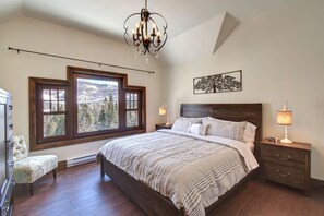 5 soverom, strykejern/-brett, wi-fi og sengetøy