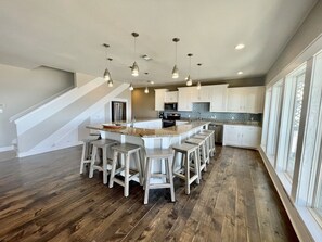 雪櫃、微波爐、洗碗機、多士爐