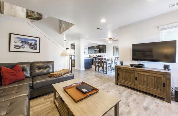 TV, fireplace