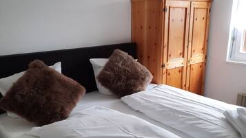 4 bedrooms, WiFi, bed sheets
