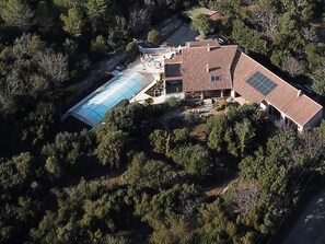Exterior - Totally private 8 adults plus 2 children luxe villa with heated swimming pool (Régusse)