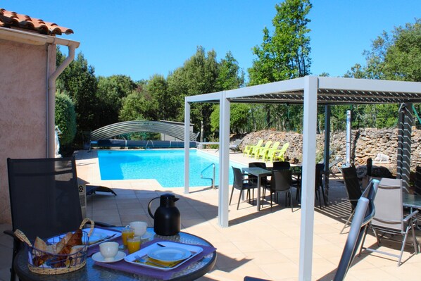 Outdoor pool, a heated pool