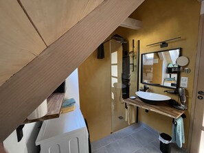 2 bedrooms, soundproofing, iron/ironing board, travel cot