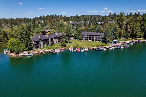 Condo w/private boat slip, fireplace, A/C - Marina Cay Estates Lake Daze