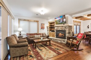 TV, fireplace