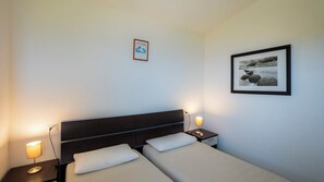3 bedrooms, travel cot, free WiFi, bed sheets