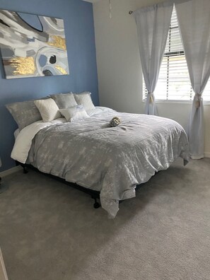 3 slaapkamers, een strijkplank/strijkijzer, wifi, beddengoed