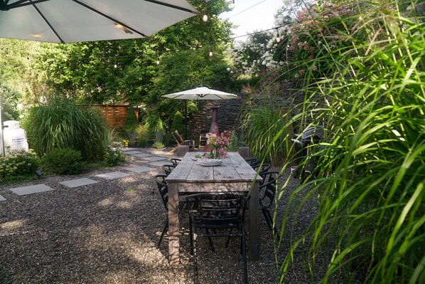Outdoor dining