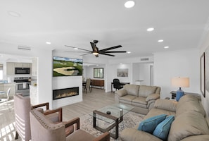 Smart TV, fireplace, offices - Million Dollar Waterfront Patio View with Camelback Mountain. Pickleball (Scottsdale)