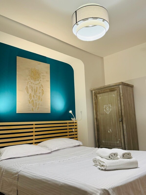 1 chambre, bureau, fer et planche à repasser, accès au Wi-Fi (inclus)