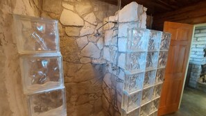 Shower, hair dryer, towels, soap - Cozy, private waterfront stone cabin on the north shore of Lake Travis (Lago Vista)