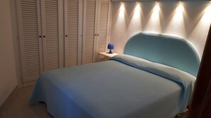 2 chambres, fer et planche à repasser, lit parapluie, Wi-Fi gratuit