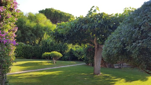 Casa Camelie big gardened apartment 2 min. walk from the beach, internet Wi-Fi