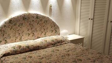 2 Schlafzimmer, Bügeleisen/Bügelbrett, Reisekinderbett, kostenloses WLAN