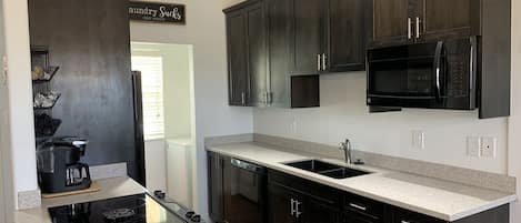 Refrigerador, microondas, horno, placa de cocina