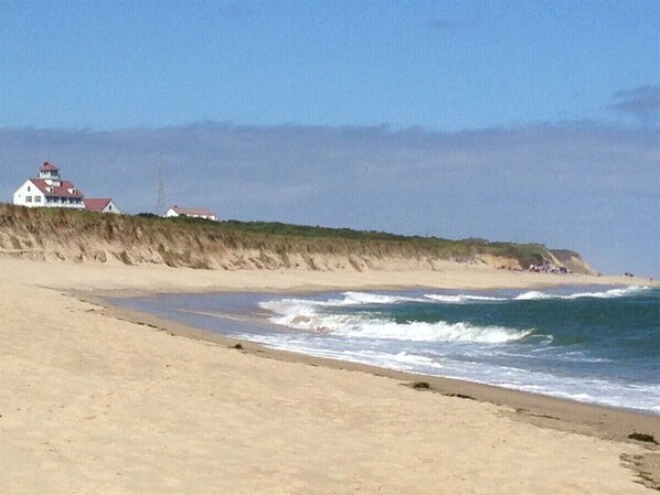 Free beach shuttle - Experience the charm of Cape Cod, a spacious 4-bedroom retreat in Eastham (Eastham)