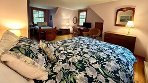 A bedroom with a bed, desk, chair, and a small table with a lamp. - Experience the charm of Cape Cod, a spacious 4-bedroom retreat in Eastham (Eastham)