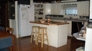 KĂŒhlschrank, Mikrowelle, Ofen, Herdplatte