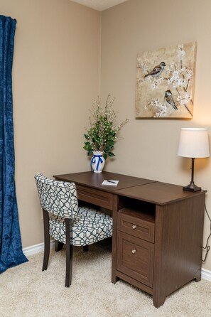 Interior - Cozy single level (Helena)