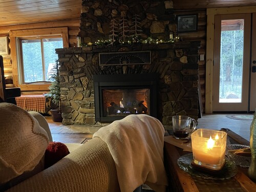 Old Canyon Lodge w/ Hot Tub - Nearby Ski Park, Hot Springs, Pioneer Mtn, Bannack