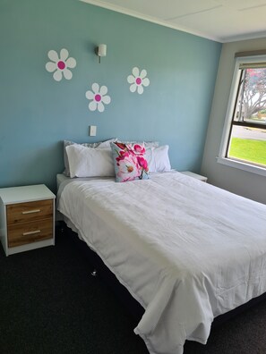 3 bedrooms, cots/infant beds, WiFi, bed sheets