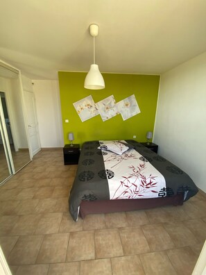 3 bedrooms, iron/ironing board, travel cot, free WiFi