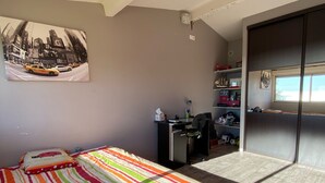A bedroom with a bed, a desk, and a chair. There is a window and a door. - Villa Avec VUE Exceptionnelle Dans UN Ecrin DE Verdure (Cagnes-sur-Mer)