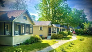 Unclassified image, 5 of 15, button - Cottages by the Lake #2   (Bristol)
