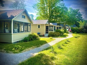 Exterior - Cottages by the Lake #2 MAY SPRING SPECIALS!! (Bristol)