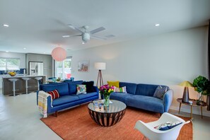 智能電視、壁爐、足球機、影像庫