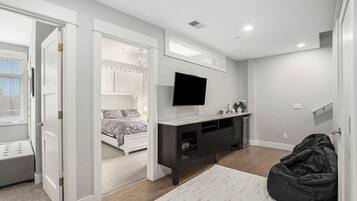 2 間睡房、熨斗/熨衫板、可攜式嬰兒床、免費 Wi-Fi