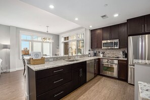 Fridge, microwave, oven, stovetop - Perfect location! Right downtown! Walking distance to everything. (Grand Haven)