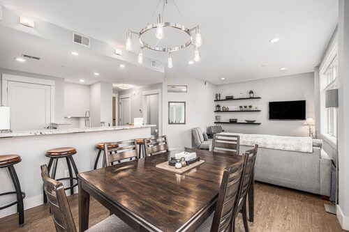 Perfect location! Right downtown! Walking distance to everything.
