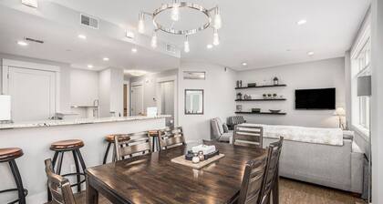 Perfect location! Right downtown! Walking distance to everything.