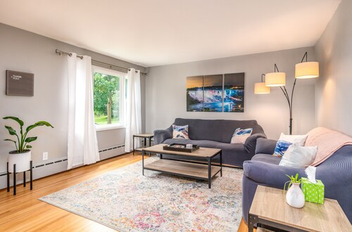 Parkside Estate, Niagara Falls, USA + Free Parking