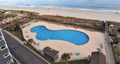 BEACH PARADISE-IDEAL GETAWAY-FAMILY FRIENDLY AMENITIES-LIFE'S BETTER BY THE SEA