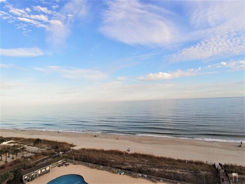 BEACH PARADISE-IDEAL GETAWAY-FAMILY FRIENDLY AMENITIES-LIFE'S BETTER BY THE SEA