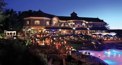 New-First floor lakefront, 160 ft dock, 2 minutes to Browns Beach & Restaurants!