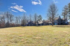A residential area with multiple houses, a grassy field, and leafless trees. - Gorgeous, Completely Remodeled, Waterfront Condo on Aspen Lake! (Innsbrook)