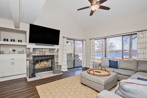 Gorgeous, Completely Remodeled, Waterfront Condo on Aspen Lake!