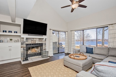 Gorgeous, Completely Remodeled, Waterfront Condo on Aspen Lake!