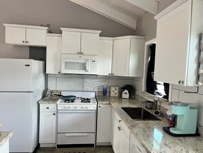 Fridge, microwave, oven, stovetop - Recently renovated with granite countertops! (St Croix)