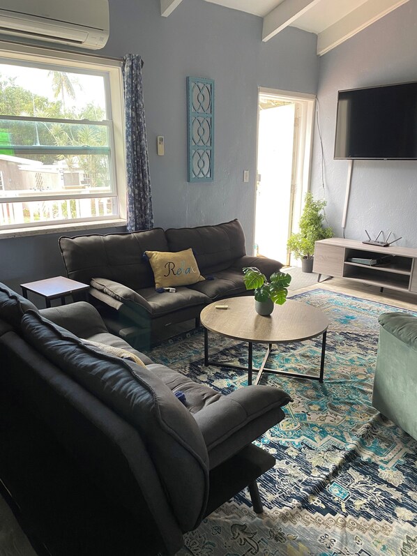 Smart TV - Recently renovated with granite countertops! (St Croix)