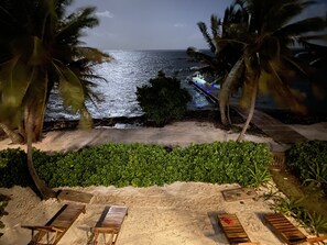 In Strandnähe, Liegestühle, Strandtücher